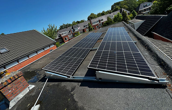 Installatie zonnepanelen in Hengelo plat dak